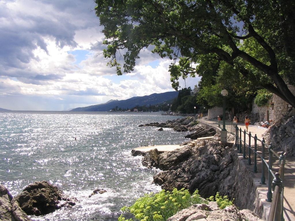 Apartment Vivoda Opatija Eksteriør billede